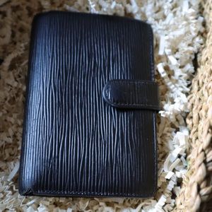 Very well loved Louis Vuitton wallet 191223002